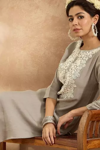 Women Ethnic Motifs Embroidered Regular Thread Work Kurta with Trousers