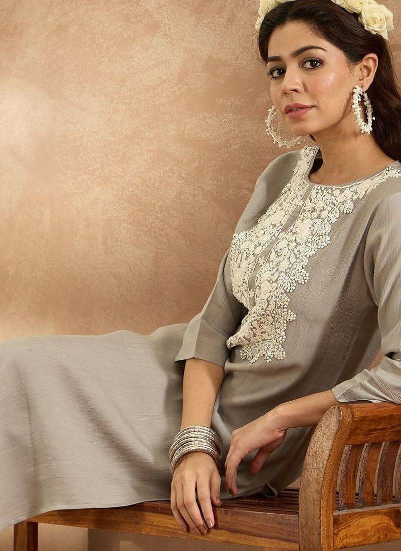 Women Ethnic Motifs Embroidered Regular Thread Work Kurta with Trousers
