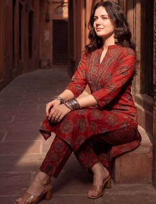 Women Ethnic Motifs Printed Regular Pure Cotton Kurta with Trousers 1
