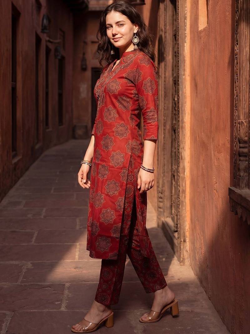 Women Ethnic Motifs Printed Regular Pure Cotton Kurta with Trousers