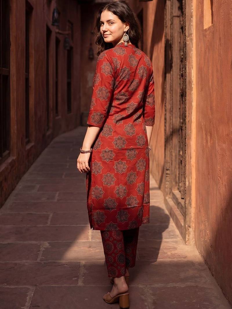 Women Ethnic Motifs Printed Regular Pure Cotton Kurta with Trousers