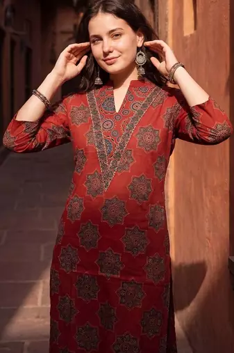 Women Ethnic Motifs Printed Regular Pure Cotton Kurta with Trousers