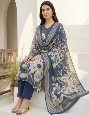 Women Floral Printed Regular Kurta with Trousers & With Dupatta 1