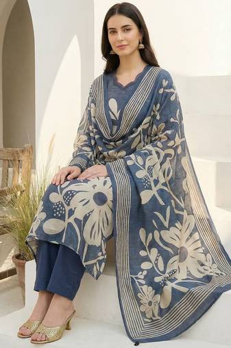 Women Floral Printed Regular Kurta with Trousers & With Dupatta