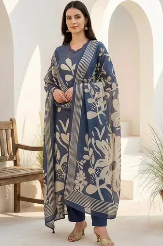 Women Floral Printed Regular Kurta with Trousers & With Dupatta