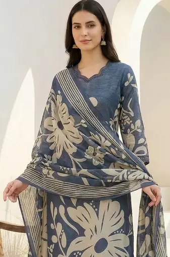 Women Floral Printed Regular Kurta with Trousers & With Dupatta