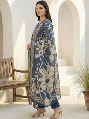 Women Floral Printed Regular Kurta with Trousers & With Dupatta 4