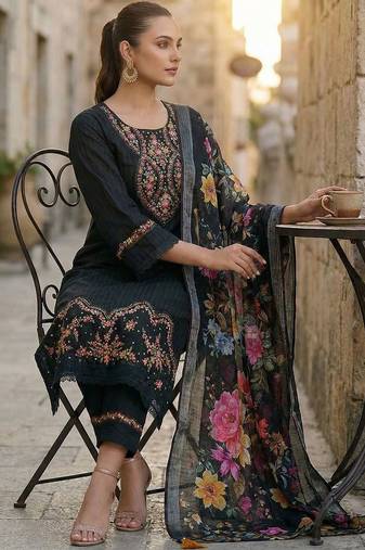 Women Floral Embroidered Regular Thread Work  Cotton Kurta with Trousers & With Dupatta
