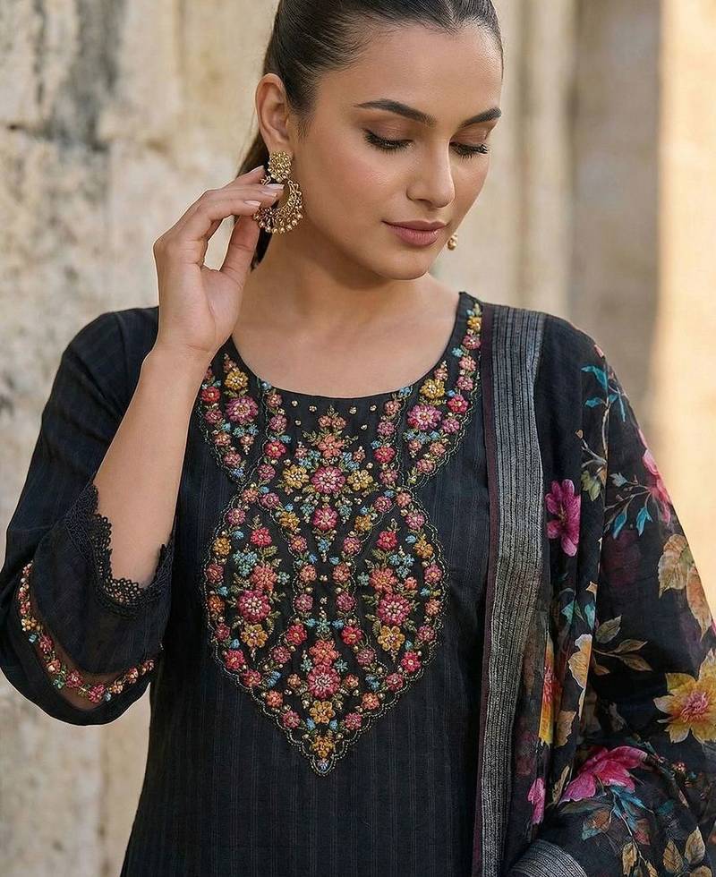 Women Floral Embroidered Regular Thread Work Pure Cotton Kurta with Trousers & With Dupatta