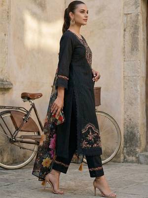 Women Floral Embroidered Regular Thread Work Pure Cotton Kurta with Trousers & With Dupatta 4