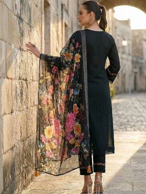 Women Floral Embroidered Regular Thread Work Pure Cotton Kurta with Trousers & With Dupatta 5