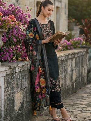 Women Floral Embroidered Regular Thread Work Pure Cotton Kurta with Trousers & With Dupatta 6