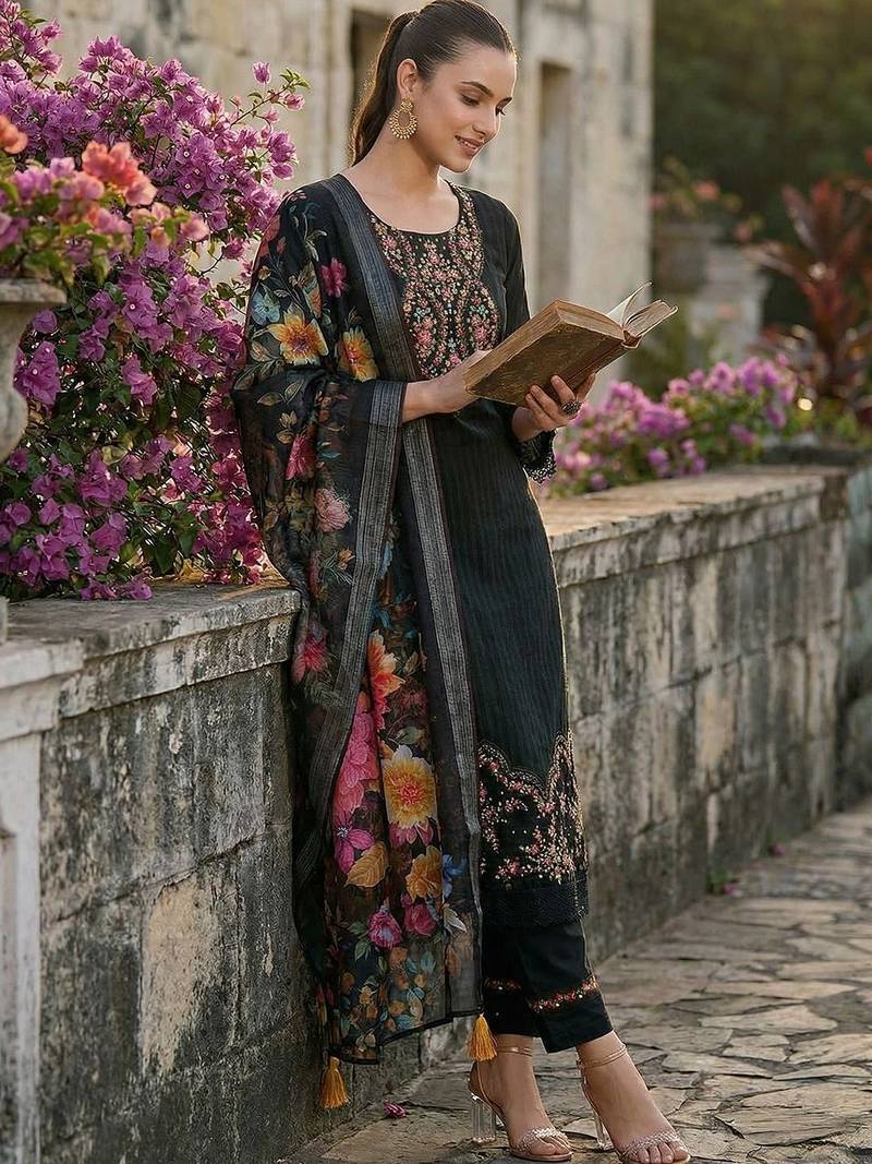 Women Floral Embroidered Regular Thread Work Pure Cotton Kurta with Trousers & With Dupatta