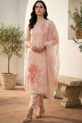 Women Floral Embroidered Regular Thread Work Kurta with Trousers & With Dupatta
