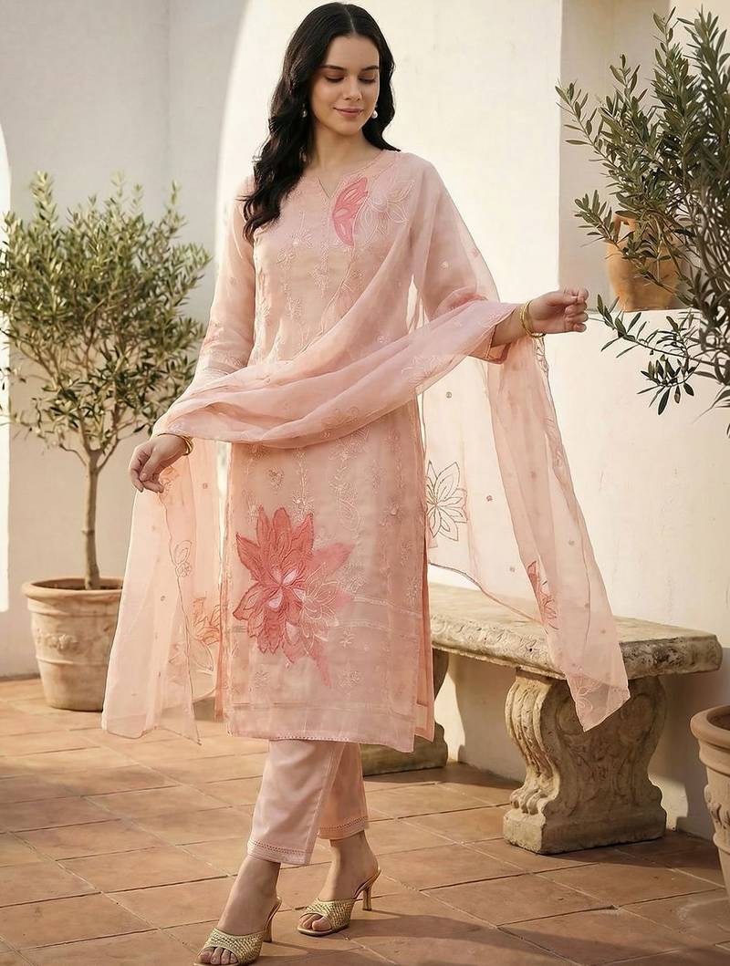 Women Floral Embroidered Regular Thread Work Kurta with Trousers & With Dupatta