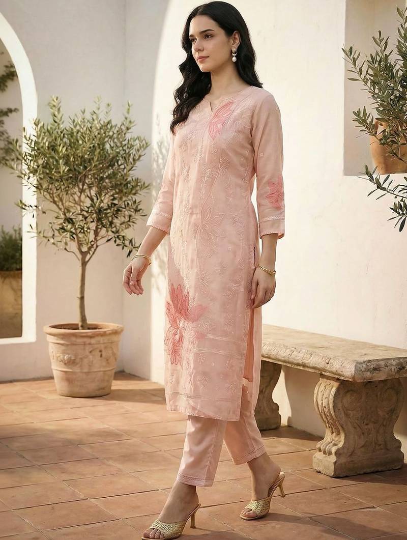 Women Floral Embroidered Regular Thread Work Kurta with Trousers & With Dupatta