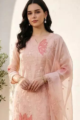 Women Floral Embroidered Regular Thread Work Kurta with Trousers & With Dupatta