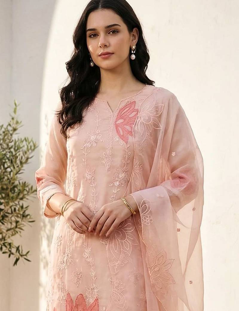 Women Floral Embroidered Regular Thread Work Kurta with Trousers & With Dupatta