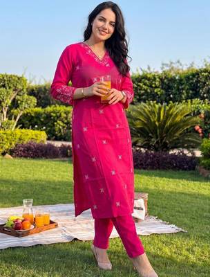 Women Ethnic Motifs Embroidered Regular Thread Work Pure Cotton Kurta with Trousers 1