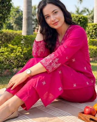 Women Ethnic Motifs Embroidered Regular Thread Work Pure Cotton Kurta with Trousers 5