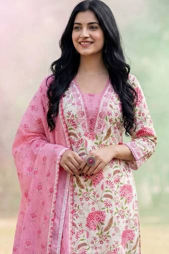 Women Floral Printed Regular Pure Cotton Kurta with Trousers & With Dupatta