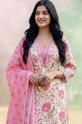 Women Floral Printed Regular Pure Cotton Kurta with Trousers & With Dupatta