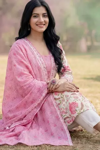 Women Floral Printed Regular Pure Cotton Kurta with Trousers & With Dupatta