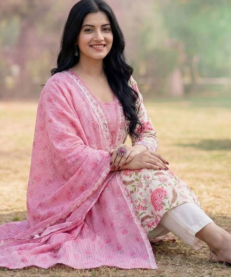 Women Floral Printed Regular Pure Cotton Kurta with Trousers & With Dupatta