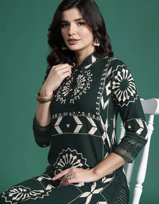 Floral Printed Sequinned Kurta with Trousers 2