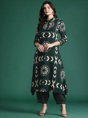 Floral Printed Sequinned Kurta with Trousers 1