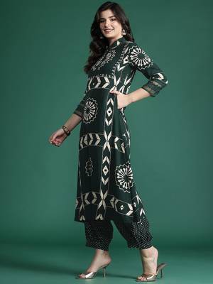 Floral Printed Sequinned Kurta with Trousers 5