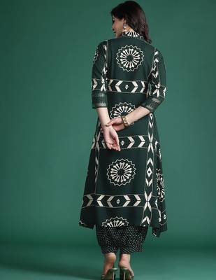 Floral Printed Sequinned Kurta with Trousers 6