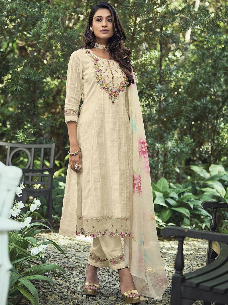 Off-White Yoke DesignThread Work Pure Cotton Kurta With Trousers & Dupatta
