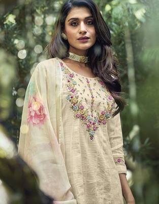 Off-White Yoke DesignThread Work Pure Cotton Kurta With Trousers & Dupatta 2