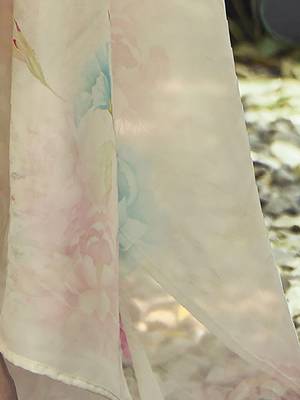 Off-White Yoke DesignThread Work Pure Cotton Kurta With Trousers & Dupatta 3