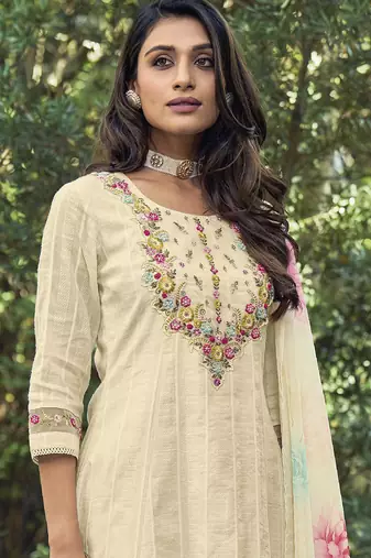 Off-White Yoke DesignThread Work Pure Cotton Kurta With Trousers & Dupatta