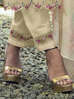 Off-White Yoke DesignThread Work Pure Cotton Kurta With Trousers & Dupatta 6