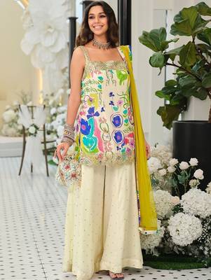 Women Floral Printed Regular Gotta Patti Kurta With Sharara & Dupatta 1