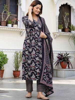 Women Floral Printed Angrakha Pure Cotton Kurta with Trousers & With Dupatta 3