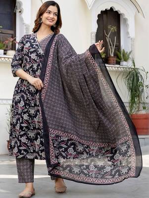 Women Floral Printed Angrakha Pure Cotton Kurta with Trousers & With Dupatta 7