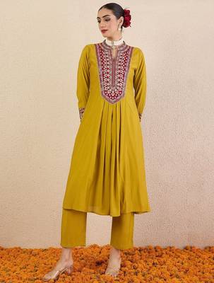 Women Solid Embroidered Kurta with Pyjama 2