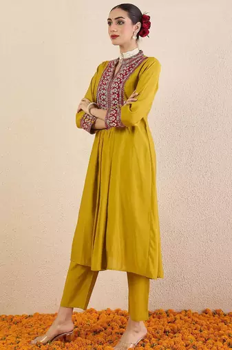 Women Solid Embroidered Kurta with Pyjama