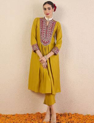 Women Solid Embroidered Kurta with Pyjama 5
