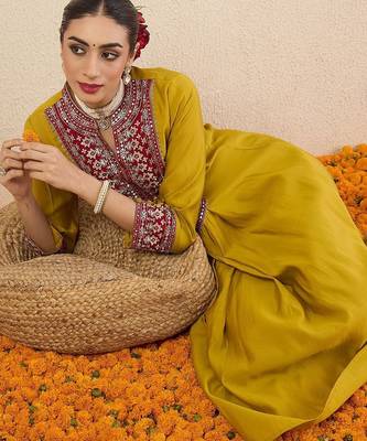 Women Solid Embroidered Kurta with Pyjama 6