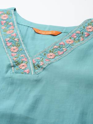 Floral Embroidered Thread Work Kurta with Trousers & With Dupatta 2