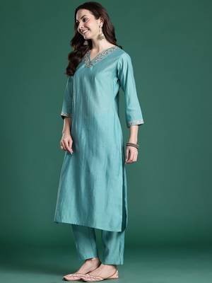 Floral Embroidered Thread Work Kurta with Trousers & With Dupatta 5