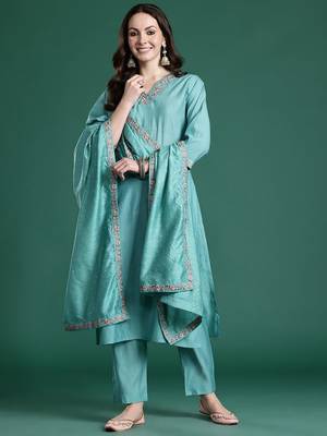 Floral Embroidered Thread Work Kurta with Trousers & With Dupatta 7
