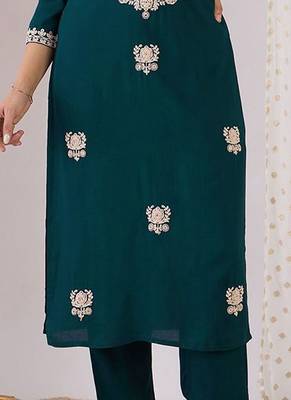 Women Embroidered Regular Kurta with Trousers 3