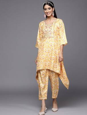 Women Yellow Ethnic Motifs Printed Sequinned Kurta with Trousers 4