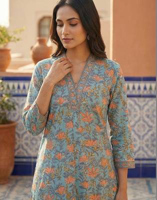 Women Floral Printed Regular Thread Work Pure Cotton Kurta with Trousers 2